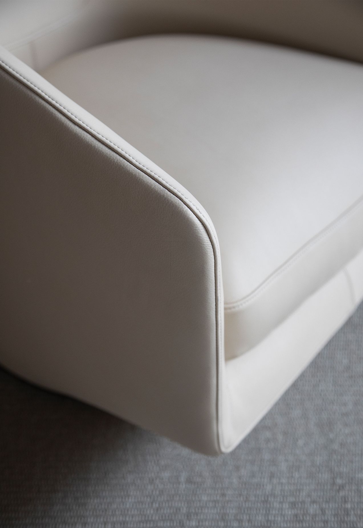 u Turn swivel chair