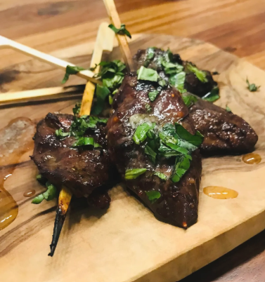 Shashlik de canard mariné au vin rouge et mélasse de grenade