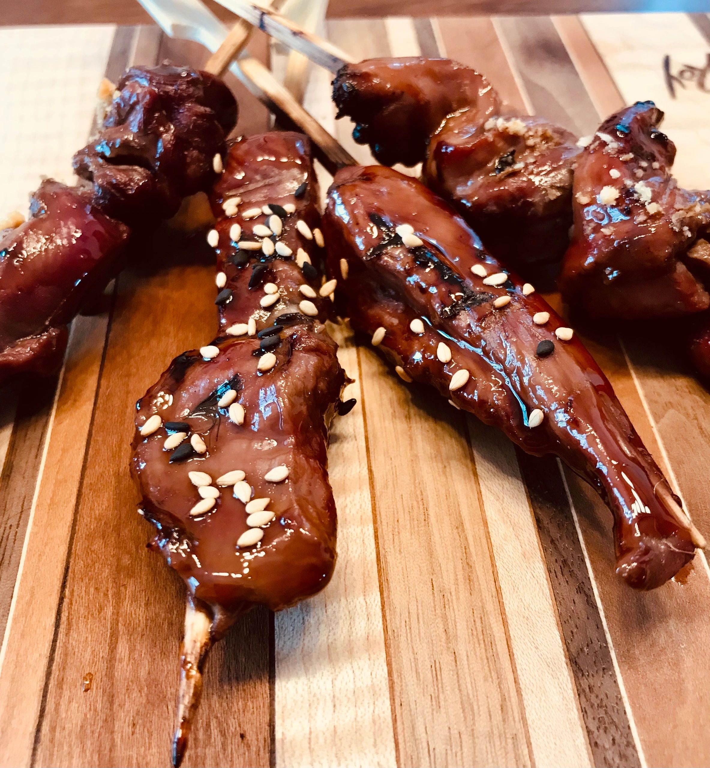 Yakitori de perdrix laqué aux trois sirops