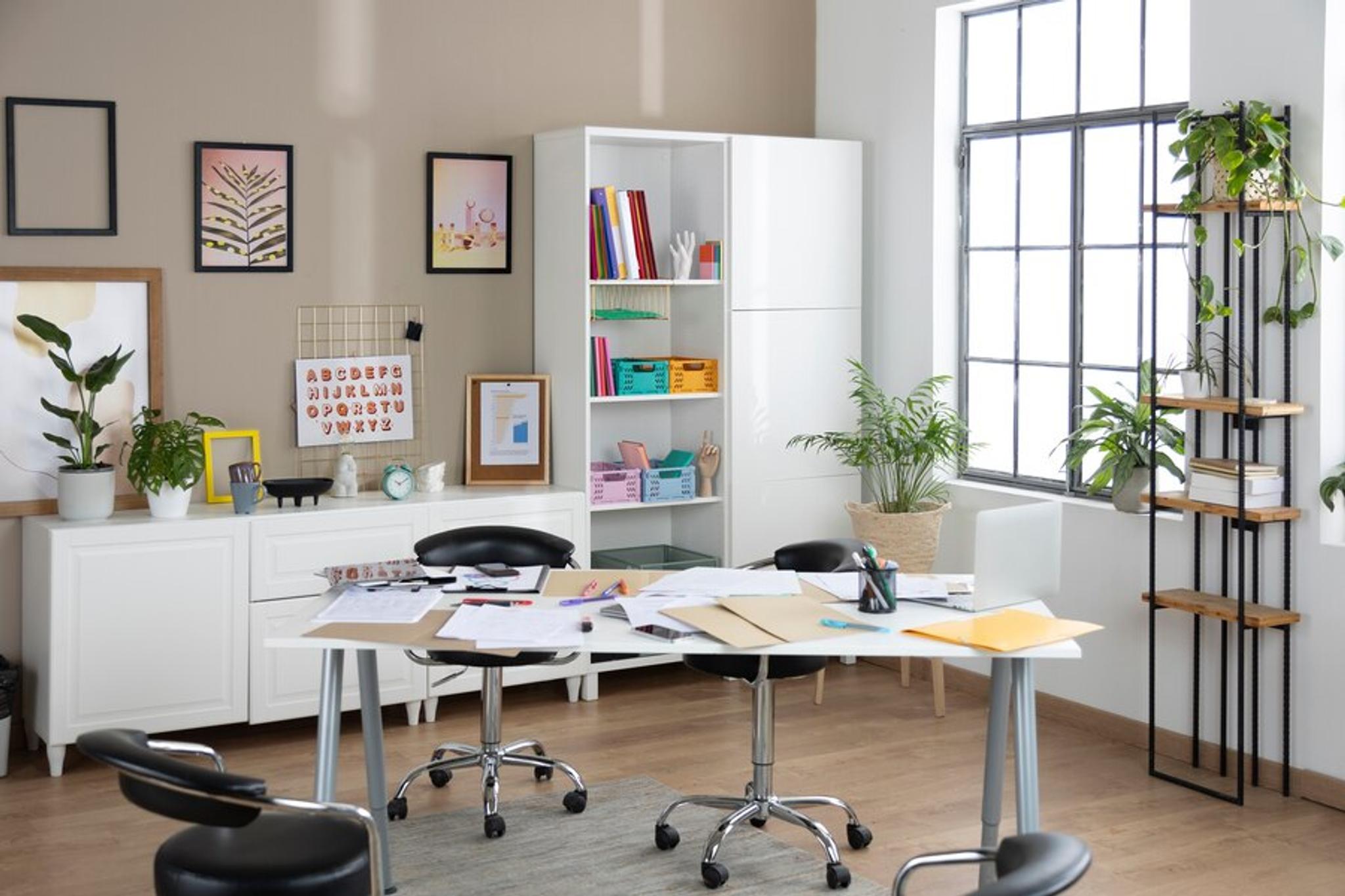 จัดออฟฟิศทำงานให้โล่ง สบายตาด้วย "ชั้นวางของเหล็ก"