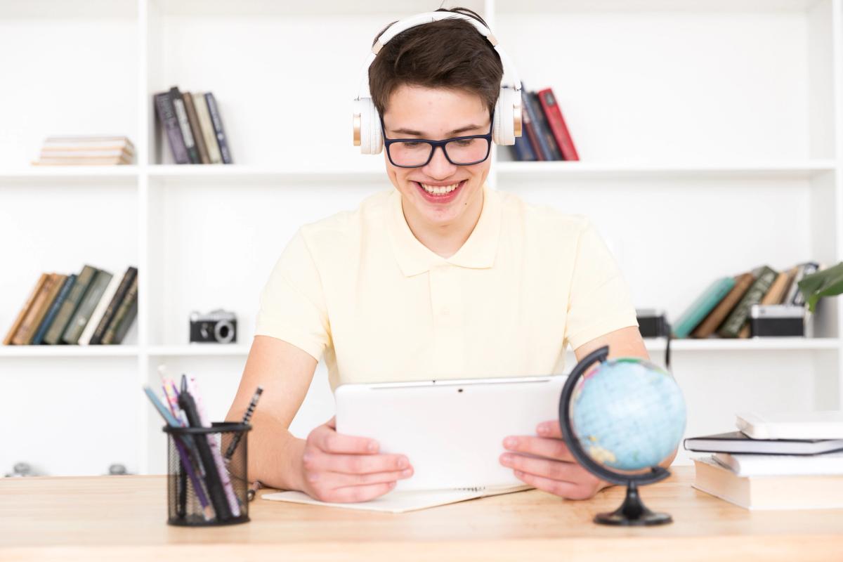 "โต๊ะทำงานออฟฟิศ" ที่ถูกหลักสรีระ ช่วยลดปัญหาสุขภาพได้จริงหรือ?