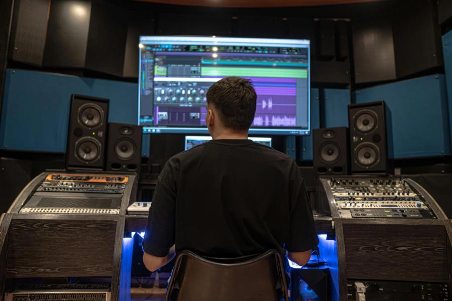 Sala principal del estudio, con tratamiento acústico