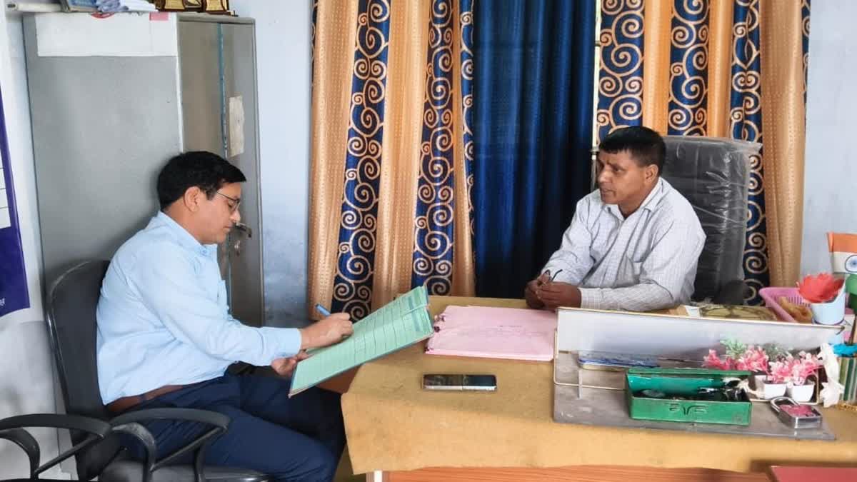 सरकारी स्कूलों की लापरवाही पर प्रशासन का चाबुक: टिहरी में औचक निरीक्षण के दौरान गैरहाजिर मिले दो शिक्षक, ADM ने दिए जांच के आदेश