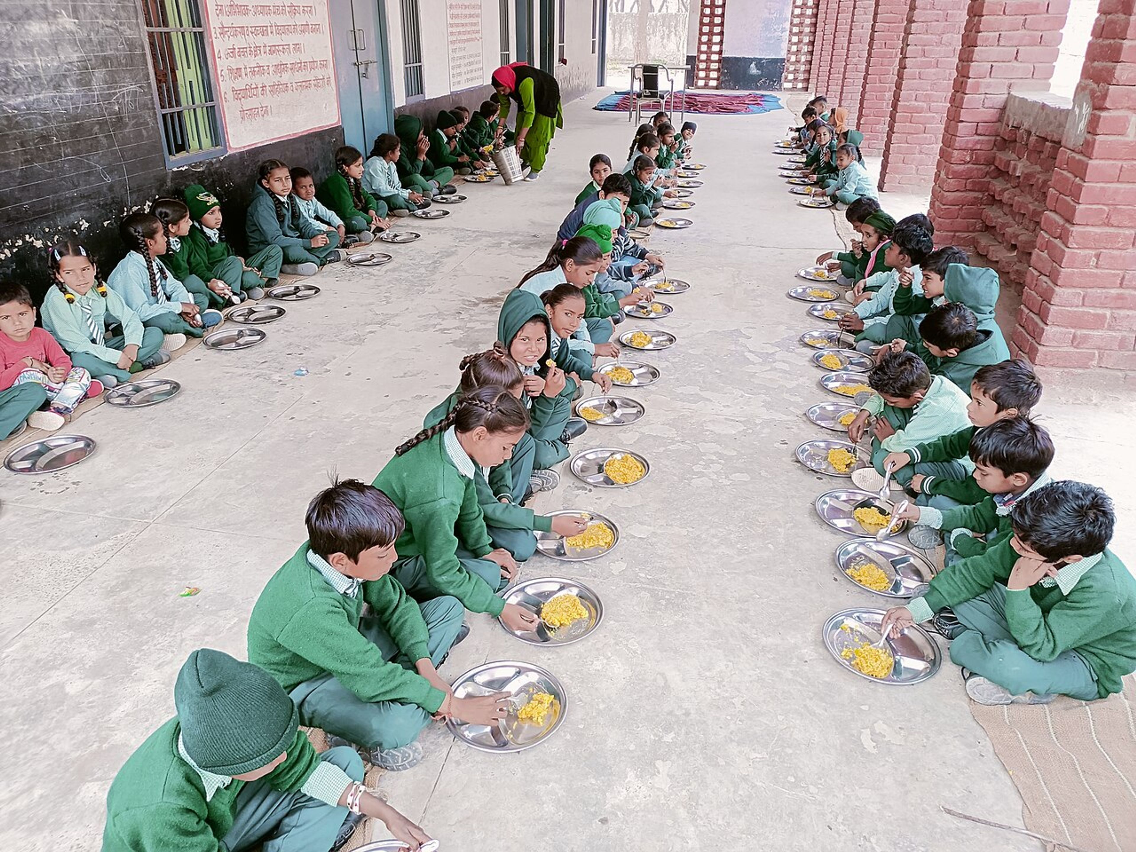 यूपी के परिषदीय विद्यालयों में सिंगल यूज प्लास्टिक पर रोक: बच्चे सीखेंगे कूड़ा निस्तारण की वैज्ञानिक विधि