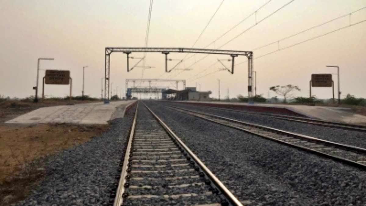 रेलवे को मोदी कैबिनेट का बड़ा तोहफा: 9 राज्यों के लिए 20,800 करोड़ से अधिक की 8 रेल परियोजनाओं को मंजूरी