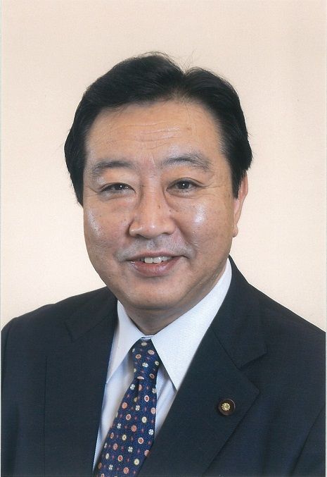 सादगी की मिसाल: जापान के पूर्व प्रधानमंत्री 40 साल से रोज सुबह स्टेशन पर बांटते हैं अपने पर्चे