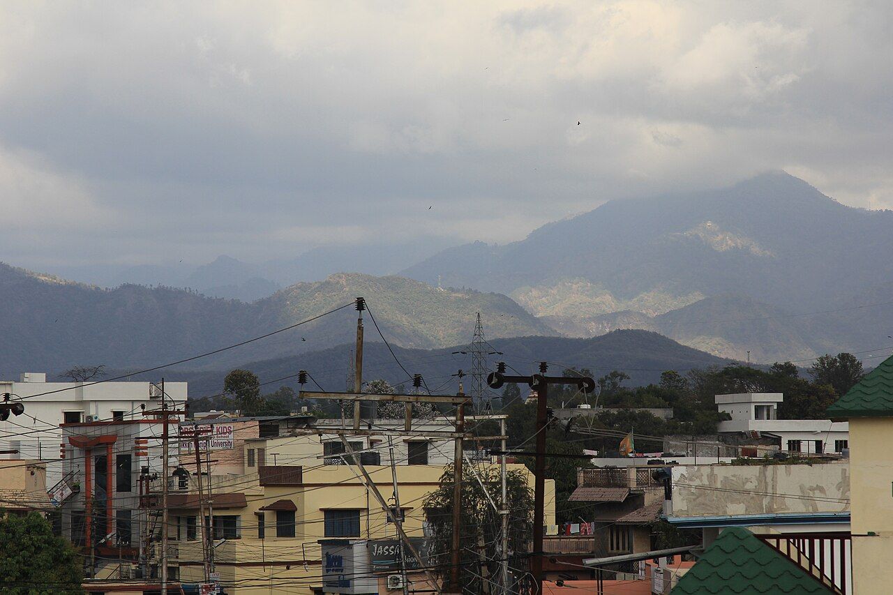 अयोध्या में दिखेगी उत्तराखंड की पहाड़ी पहचान: 67.83 करोड़ से बनेगा राज्य अतिथि गृह, रुद्रपुर में 23.32 करोड़ का खेल परिसर