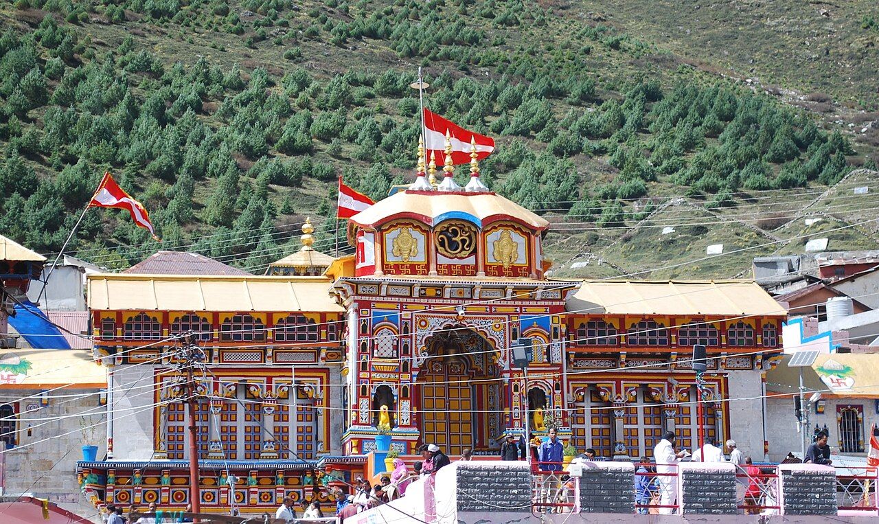 बदरी-केदार में वीआईपी दर्शन शुल्क व्यवस्था स्थगित: आम श्रद्धालुओं के सुगम दर्शन को प्राथमिकता