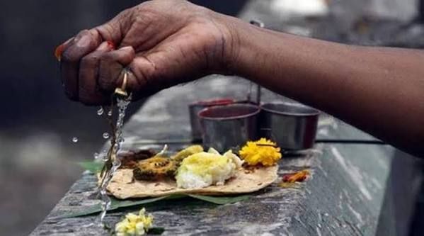 पितृ पक्ष का धार्मिक महत्व: पूर्वजों की तृप्ति के लिए अन्नदान, वस्त्रदान और तर्पण का विशेष विधान