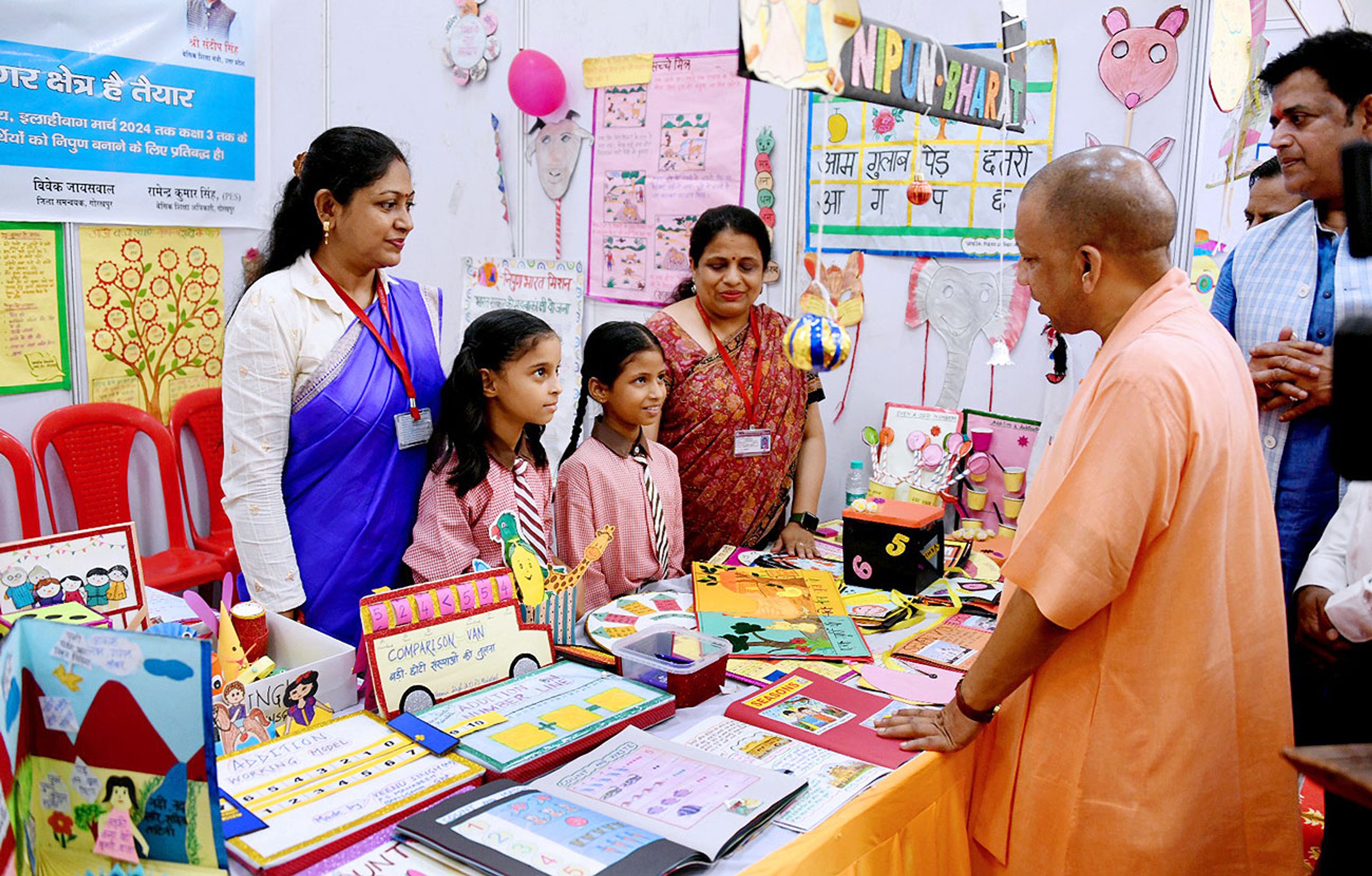 बेसिक शिक्षा में नवाचार: यूपी के हजारों प्राथमिक विद्यालयों में स्मार्ट क्लास और डिजिटल लाइब्रेरी की शुरुआत