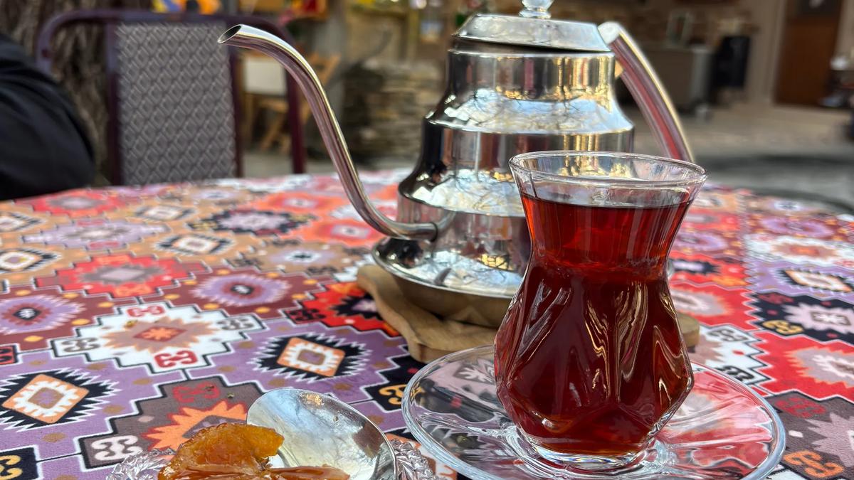 Azerbaijani tea culture is ancient, intricate, and deeply beloved. Tea is served in the armudu — a small, pear-shaped glass whose name means exactly that: ‘pear’ in Azerbaijani. 