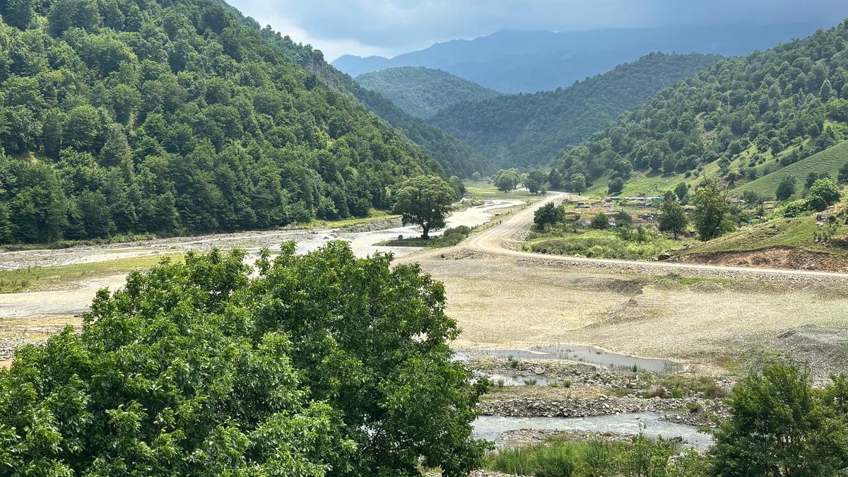 Off-road ride in a classic UAZ along the Shamkir river