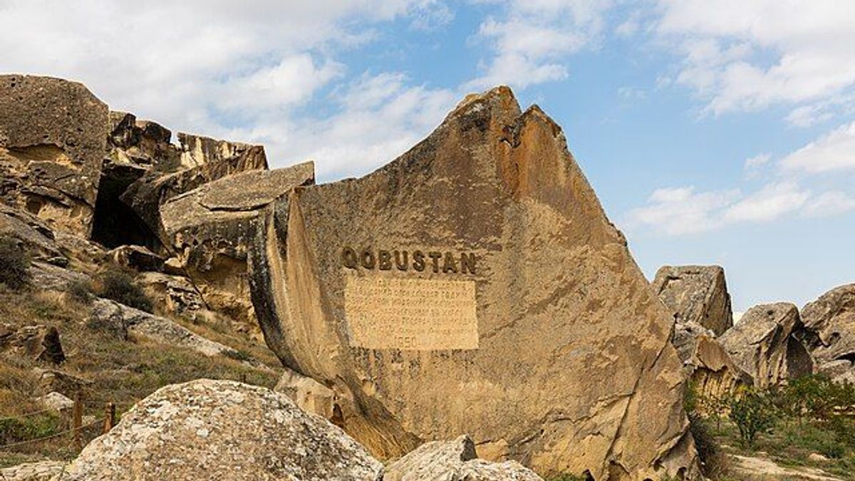 Gobustan National Park Tour: Explore Petroglyphs, Mud Volcanoes & Ancient Mysteries