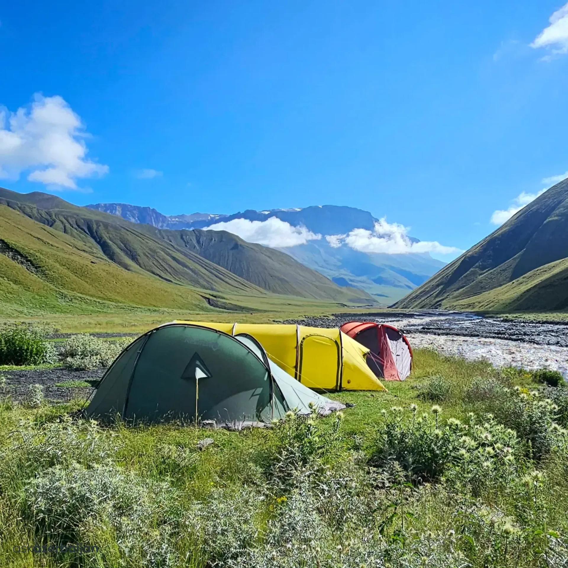 Haput – Khinalig Trekking