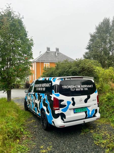 Bilde av servicebil til rørlegger i Trondheim