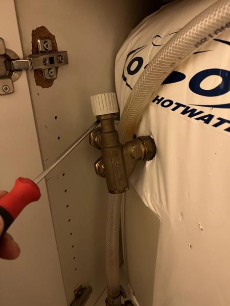 Bilde viser en Oso varmtvannsbereder