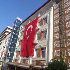 Adana Seyhan Öğretmenevi dış cephe görünümü