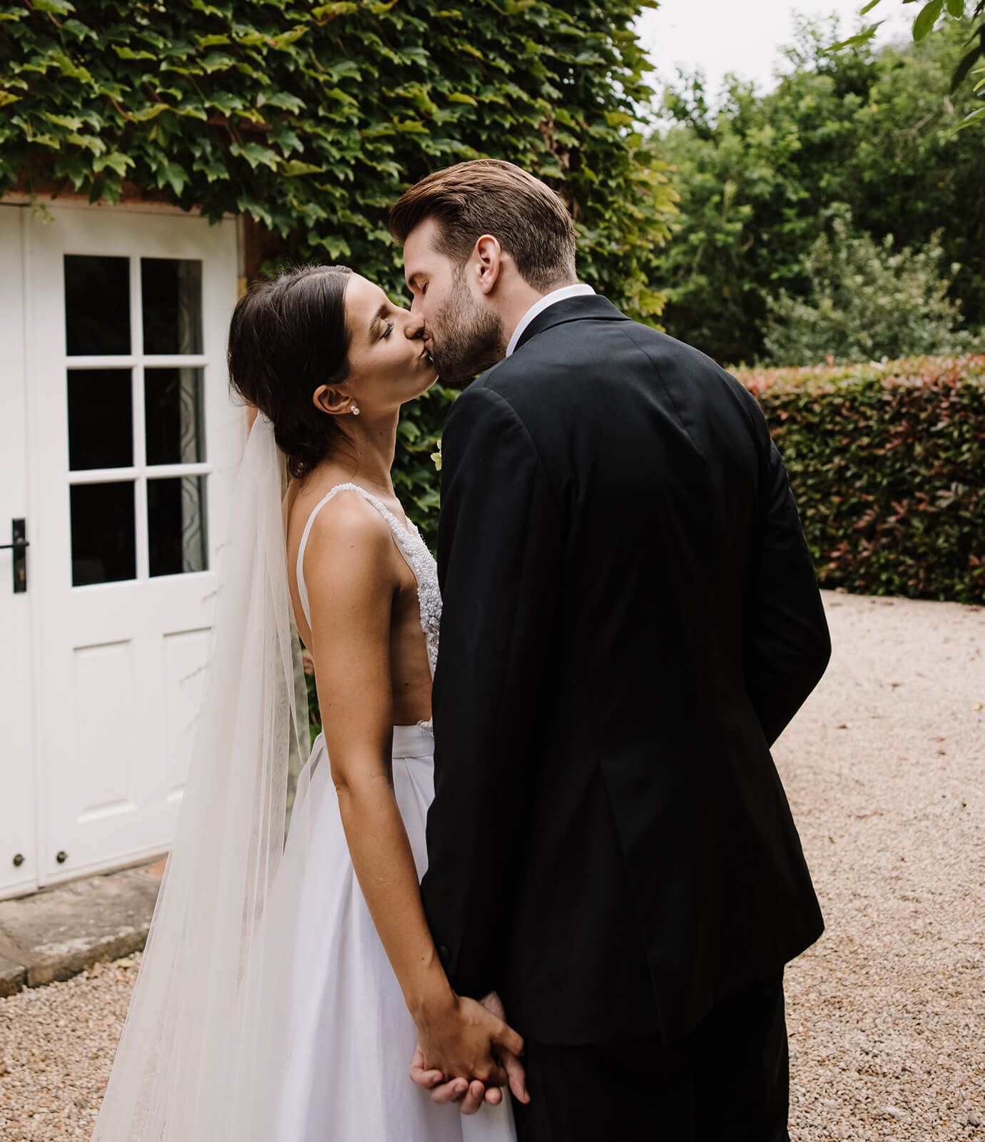VEIL Magazine Olivia & Jans Wedding