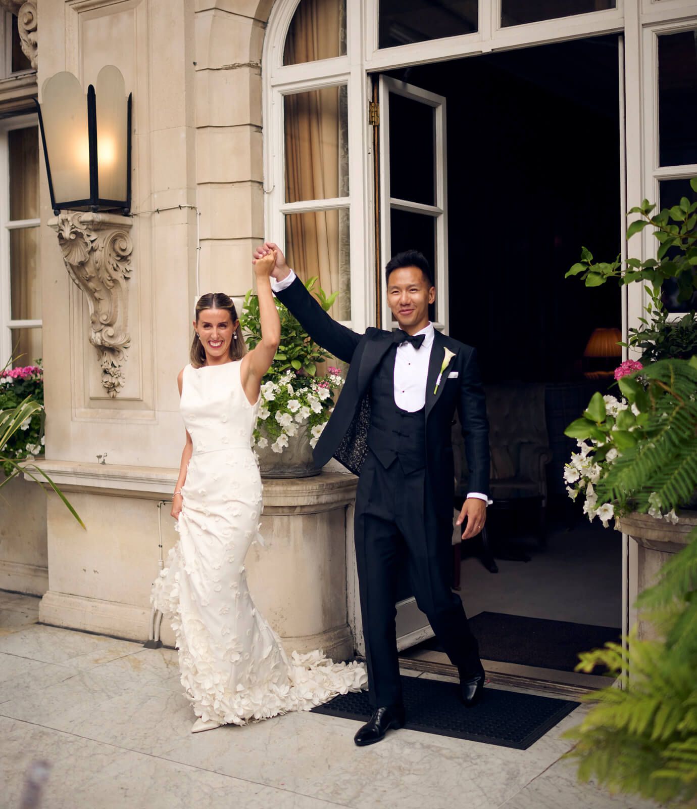 Alexa & Heng's Chelsea Old Town Hall Wedding | VEIL Magazine