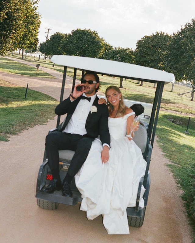 Anneliese Lambert & Thomas Mangan's Mona Farm Wedding | VEIL Magazine