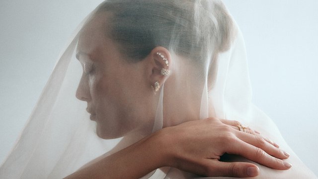 SARAH & SEBASTIAN Engagement Rings | VEIL Magazine