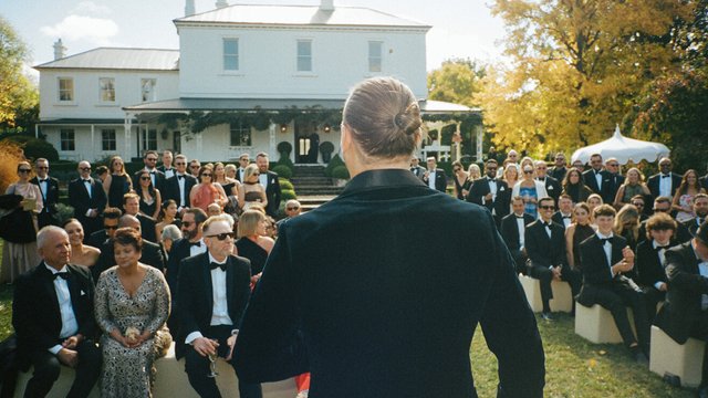 Esther Hesse & Damian Naughton's Rosedale Farm Wedding | VEIL Wedding