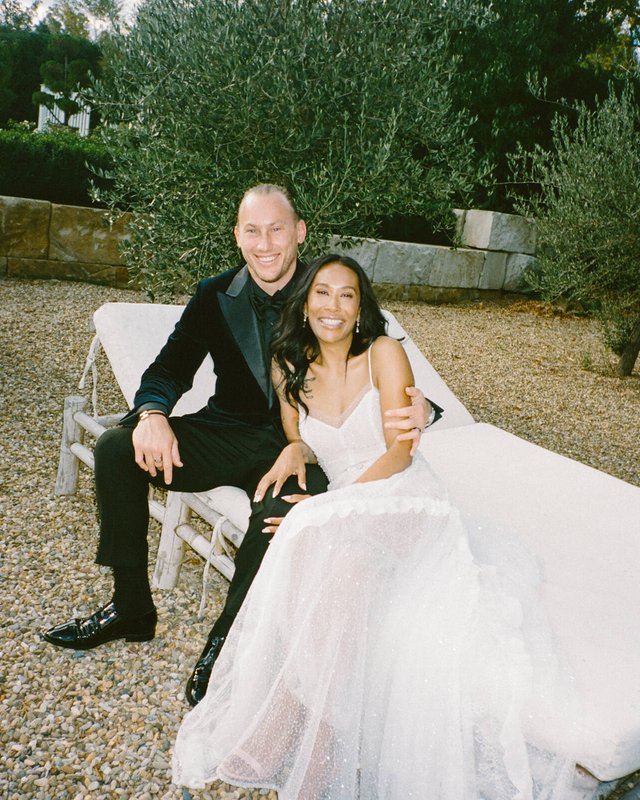 Esther Hesse & Damian Naughton's Rosedale Farm Wedding | VEIL Wedding