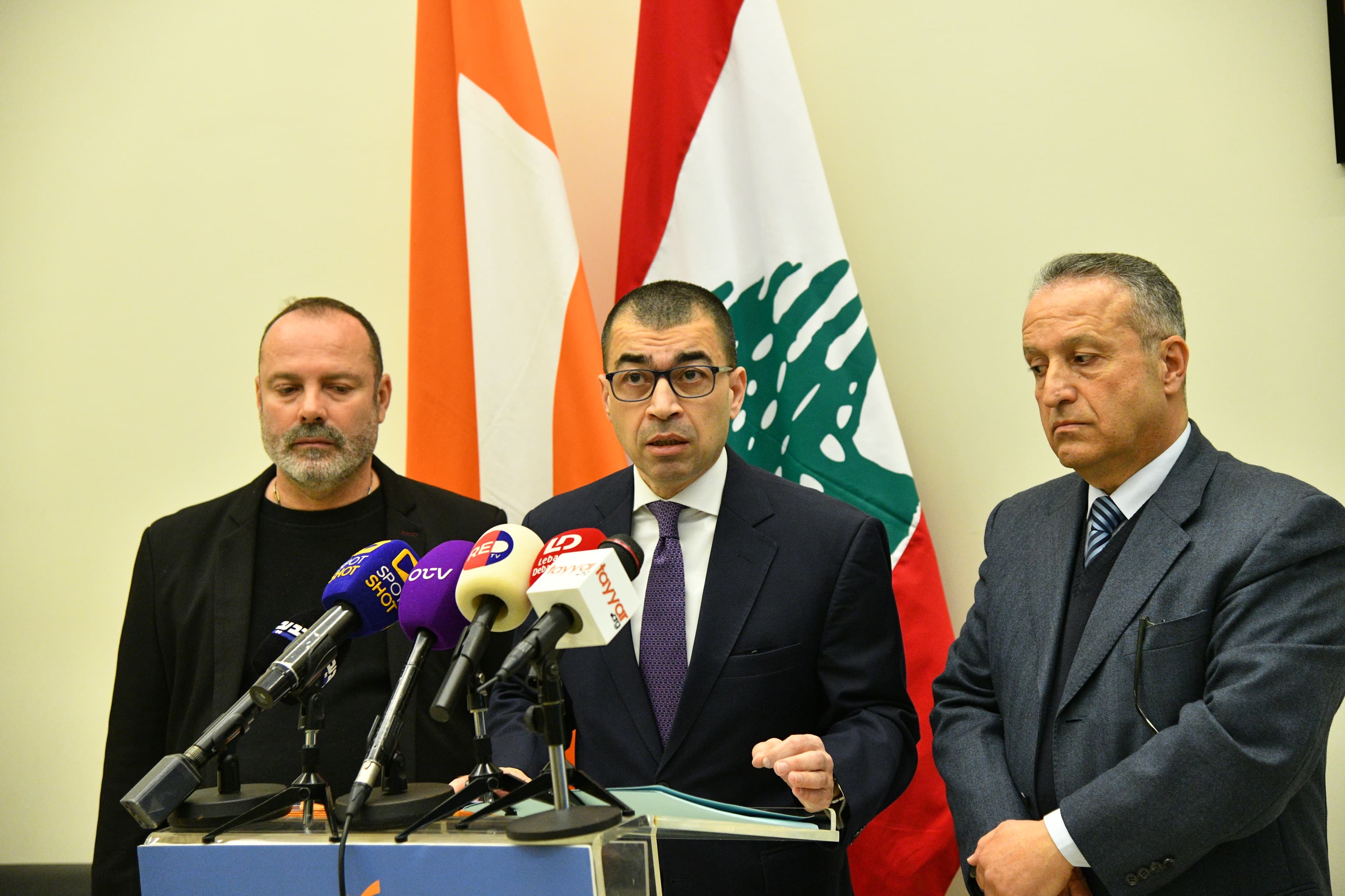 أبي خليل في مؤتمر صحافي عن الطعن بقرار الحكومة: لا يمكن لوزير الطاقة وفريقه التنصل من المسؤولية عن الضرائب المفروضة