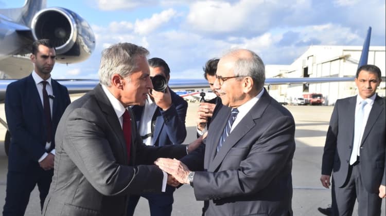 رئيس الوزراء الأردني يصل بيروت.. مراسم استقبال رسمية لتعزيز التعاون اللبناني-الأردني