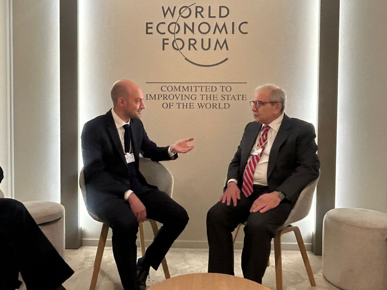 سلام يلتقي وزير الخارجية الفرنسي في دافوس لمناقشة الأمن والإصلاحات ودعم الجيش اللبناني