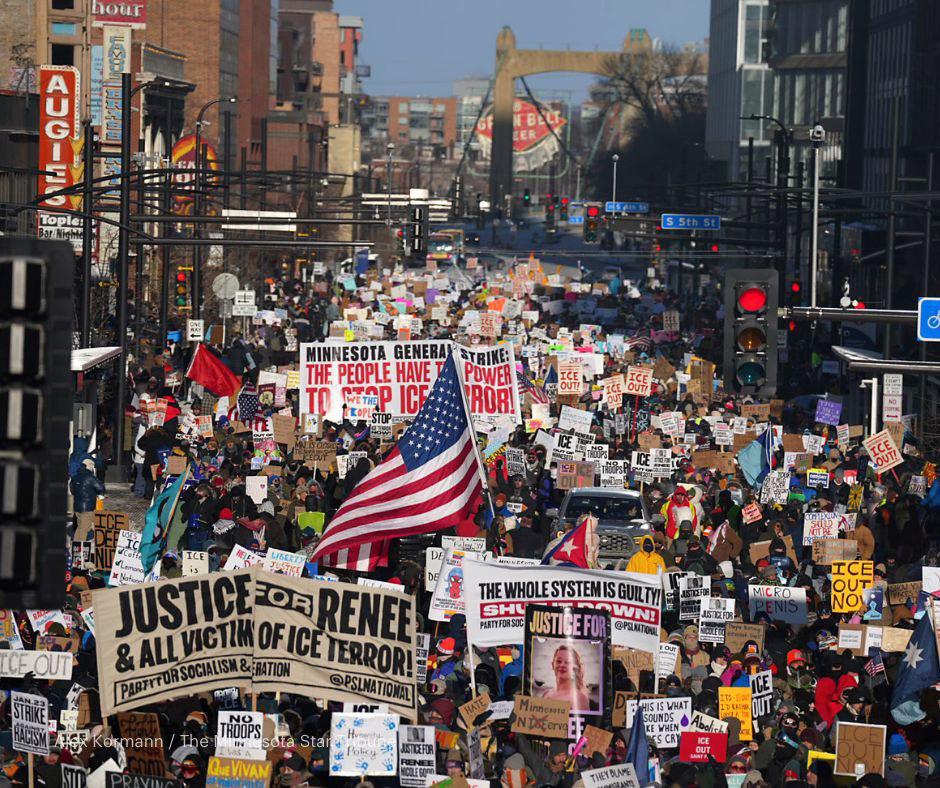 غضب شعبي يتصاعد في الولايات المتحدة احتجاجًا على سياسات الهجرة والمداهمات الفيدرالية