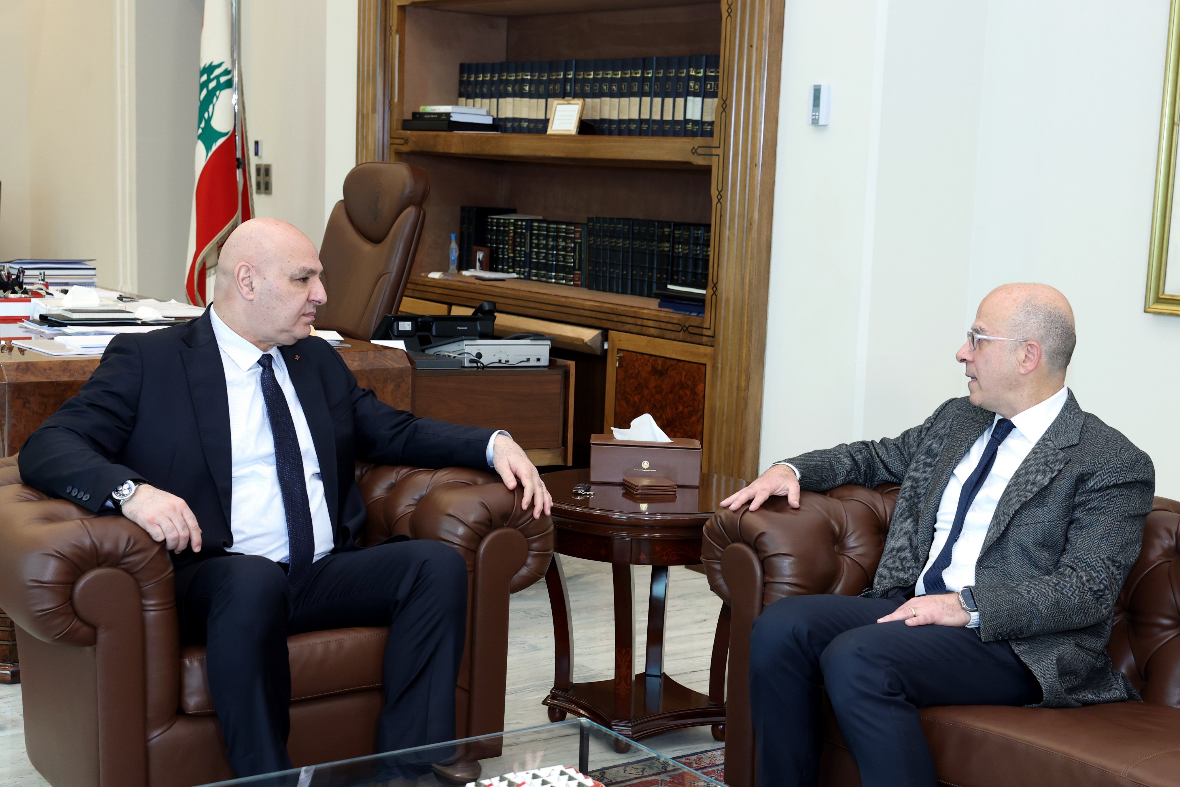 مكي بعد لقائه عون: معالجة ملف السفير الإيراني وتعزيز التضامن الوطني والسلم الأهلي