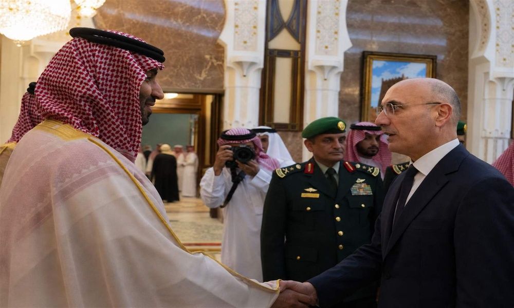 خلال لقاء مع بن سلمان.. الحجار يشيد بجهود السعودية!