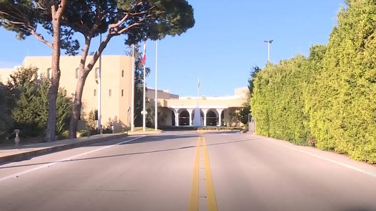 "القصر الجمهوري يوزّع بينز لبنان والفاتيكان إيذانًا بالاستقبال التاريخي للبابا لاوون الرابع عشر"