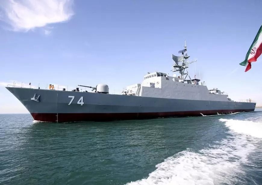 مناورات "ميلان 2026": المدمرة الإيرانية تتحدى الأمواج مع 72 دولة