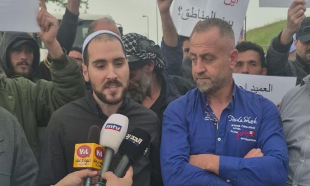 اعتصام لسائقي الشاحنات على طريق ضهر البيدر