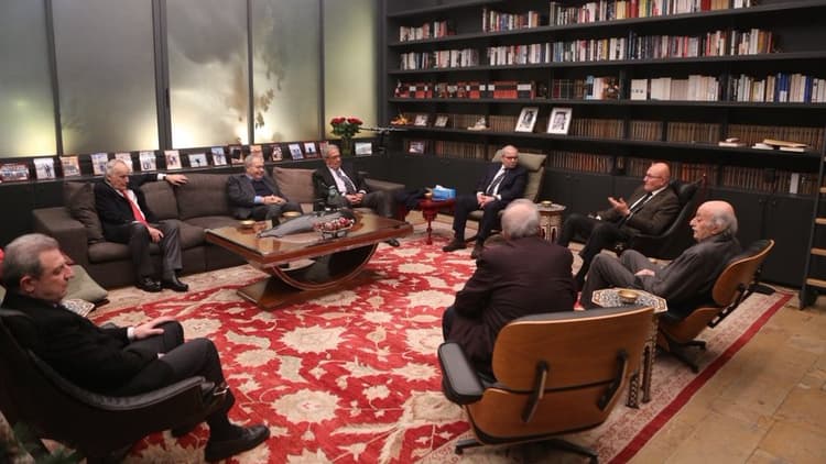 جنبلاط يستقبل عمرو موسى في كليمنصو بحضور سلام ومتري وسلامة ويبحثان آخر التطورات