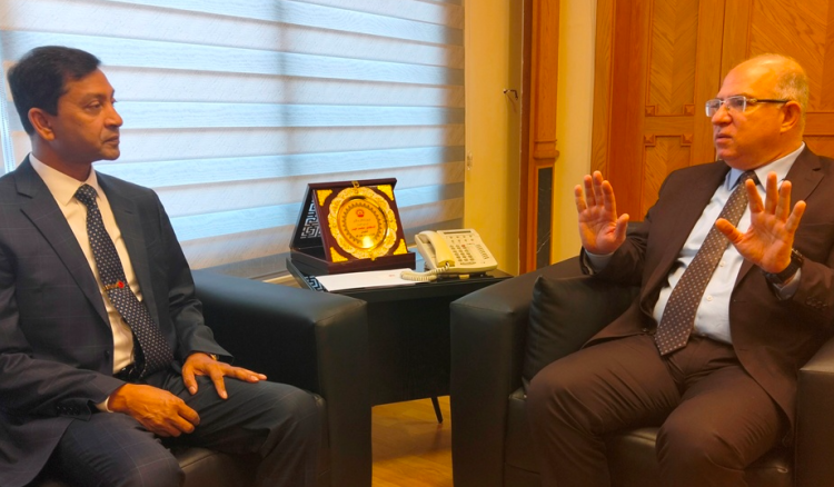 وزير العمل محمد حيدر يرأس اجتماعات مهمة ويطلق خطاً ساخناً لتلقي شكاوى العاملات في الخدمة المنزلية