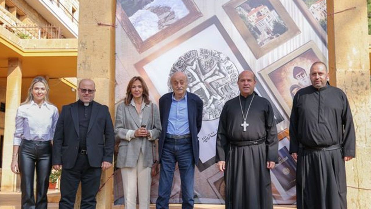 جنبلاط يزور جامعة الروح القدس – الكسليك ويتفقد مكتبتها ومتحفها الفني