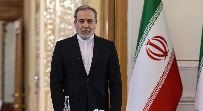 عراقجي رداً على زلينسكي لضرب إيران : العالم لم يعد يحتمل "المهرجين"