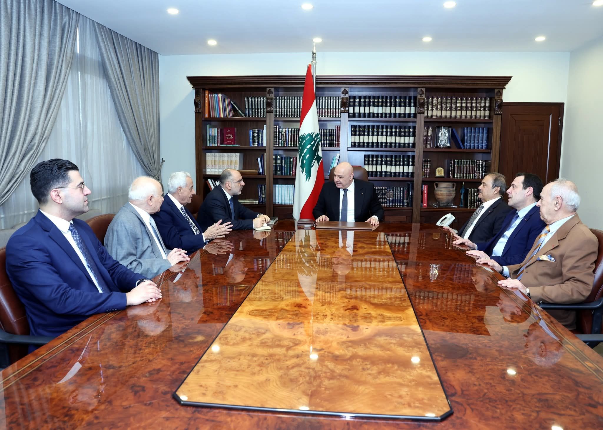 الرئيس عون يستقبل وفد مجلس الأوسمة ويطلع على إنجازاته السنوية