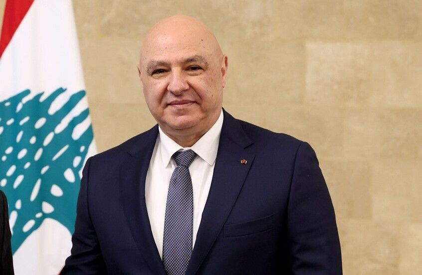 عون في اليرزة قبل واشنطن... وسليمان يدعو اللبنانيين إلى دعم مسار الدولة