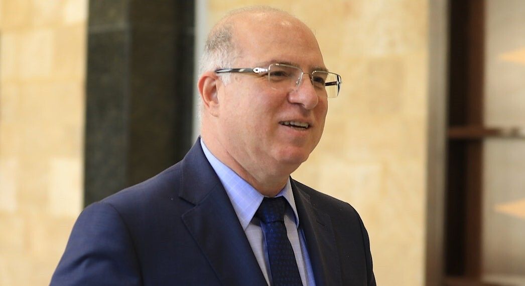 وزير العمل يحذّر من مخالفة قانون العمالة الأجنبية ويشجع على تسوية الأوضاع في 2026