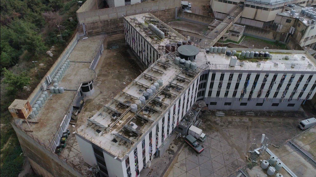 سجين ينهى حياته في رومية بعد تأجيل محاكمته