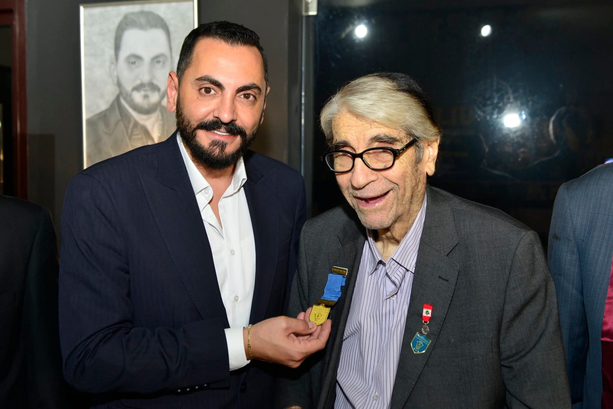 اللوبي الاقتصادي الدولي يكرّم قامة فنية لبنانية… احتفاءٌ استثنائي بالممثل القدير صلاح تيزاني