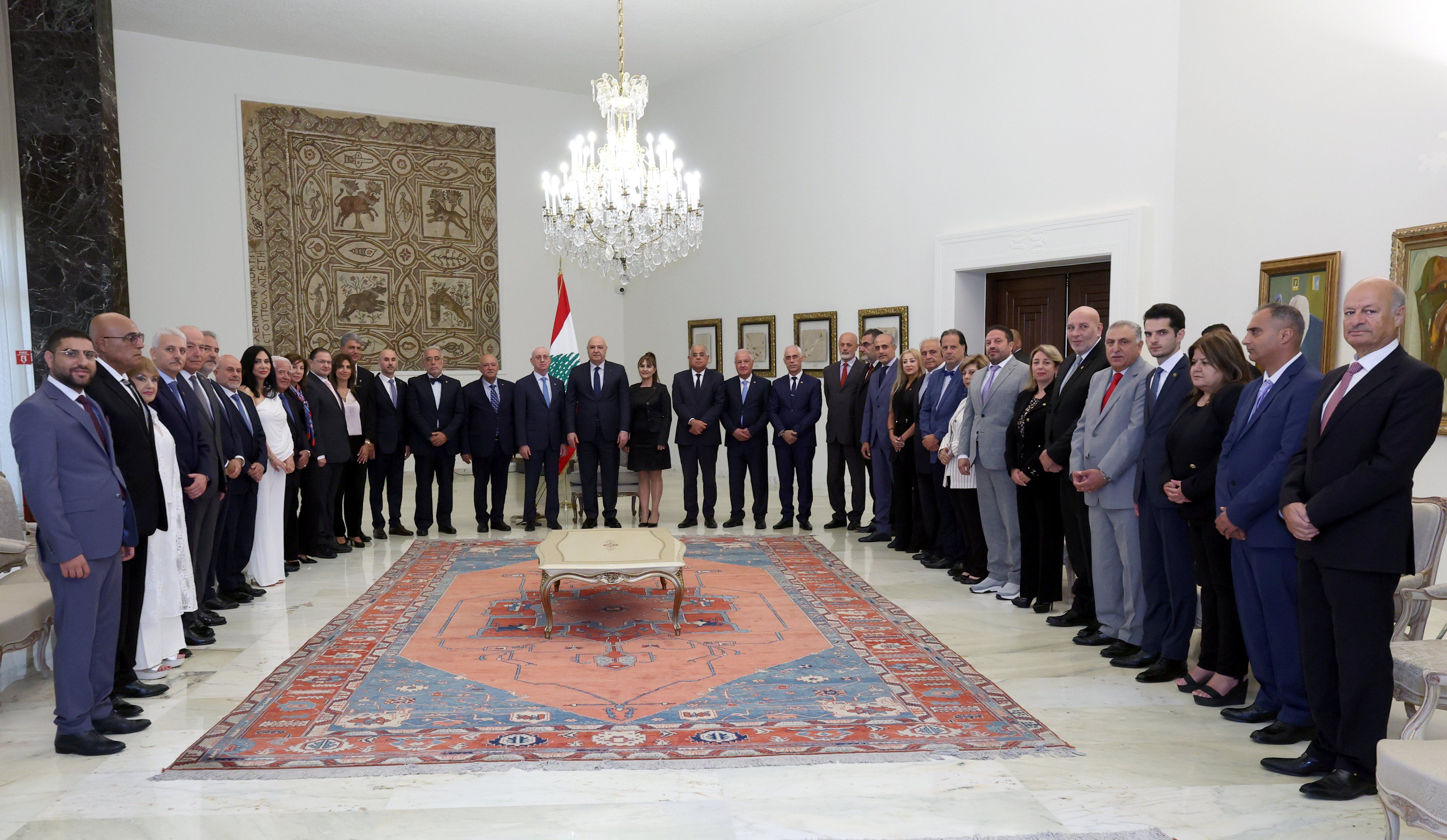 عون : الحقد لا يبني دولة او مؤسسات، بل يدمر، وعلى اللبنانيين ان يختاروا ما ينقذ وطنهم ويحميه من اطماع الآخرين.