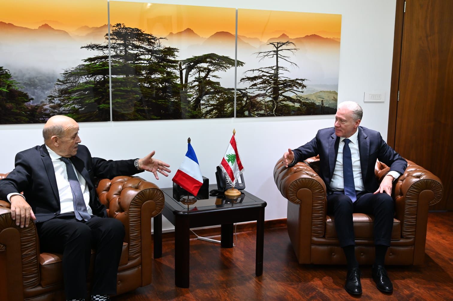 لودريان في الخارجية: مساعٍ فرنسية لتجنيب لبنان الحرب… ورجّي يشدّد على دعم الجيش وحصر السلاح بيد الدولة