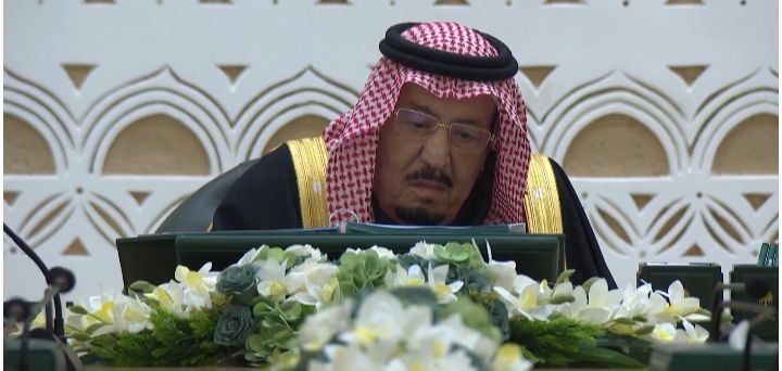 العاهل السعودي يترأس اجتماعا لمجلس الوزراء بعد أيام من مغادرة المستشفى