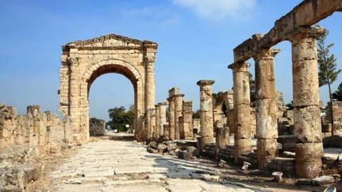 ستبقى مدينة الحياة"... مناشدة لحماية معالم صور السياحيّة