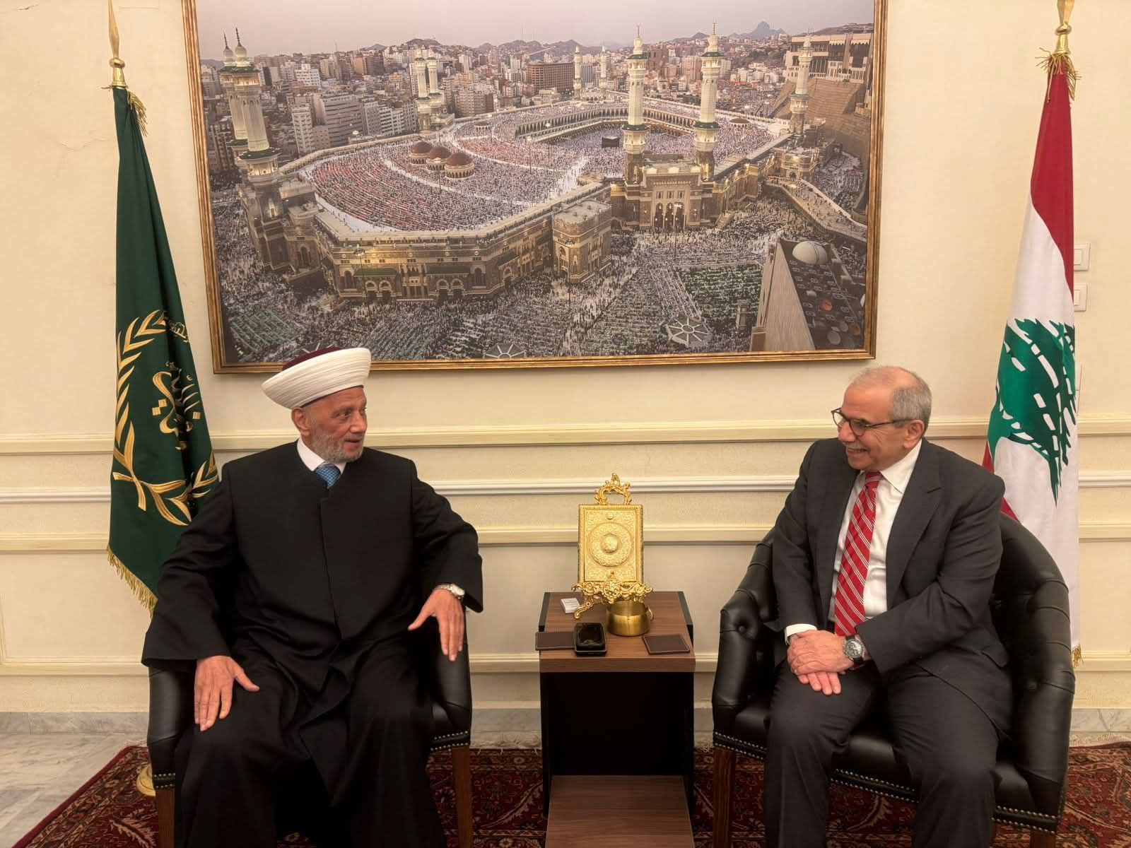 دريان يستقبل نواف سلام: الوحدة الوطنية وفرض هيبة الدولة لمواجهة العدوان واستعادة الثقة